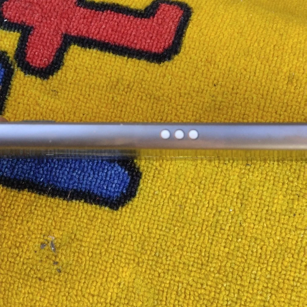 8th generation 2020 a2270 apple ipad broken screen..